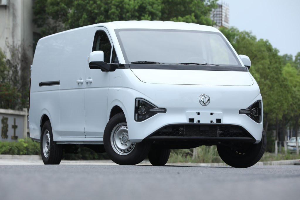 Dongfeng E-Van (فان كهربائي ذكي 100% Zero Emission)